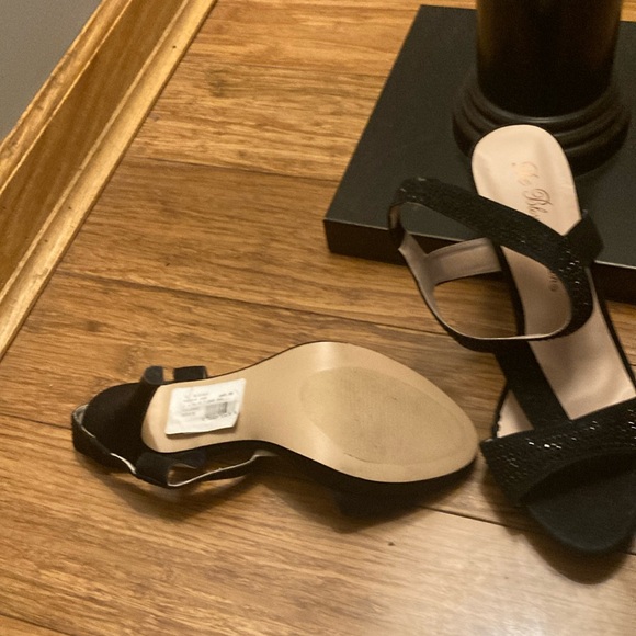 Black sandals size 10 - Picture 1 of 2